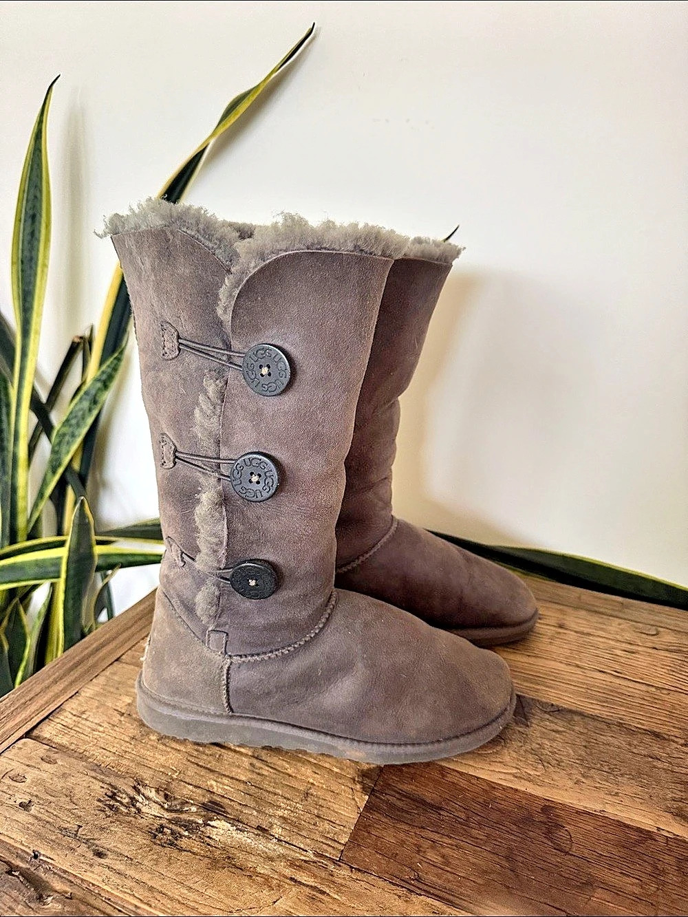 UGG Bailey Button Triplet Boots Gray US 9